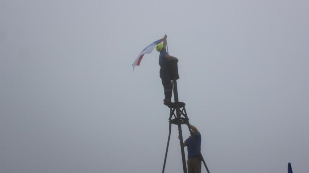 Спасатели водрузили флаги России на четыре горные вершины Крыма