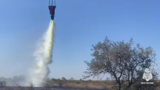 В Крыму авиация МЧС России тушит пожар на 150 гектарах