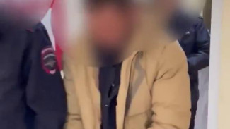 Пьяный крымчанин угнал машину, сбил людей и скрылся с места ДТП