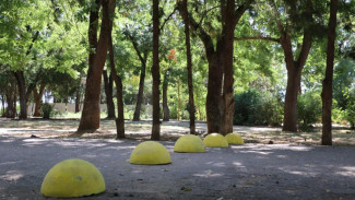 Дорогу вдоль моря в Молодёжном парке в Керчи закрыли