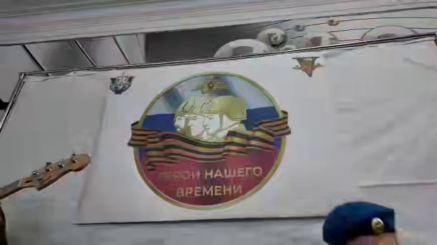 Новороссийские десантники поздравили школьников в ДНР с наступающим Новым годом