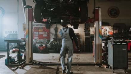 В Крыму снесли автосервис, отказавший в помощи военным РФ