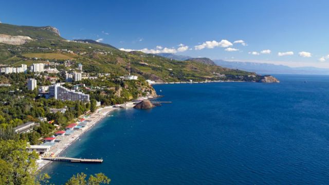 Туристической отрасли Крыма не хватает 200 тысяч человек