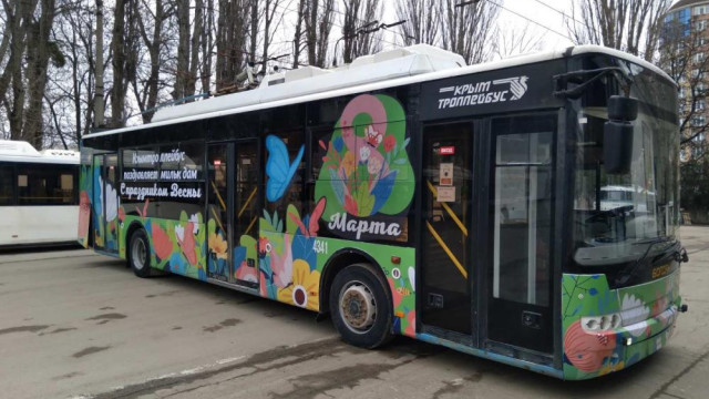 Аксёнов запустил в Крыму праздничные троллейбусы к 8 Марта