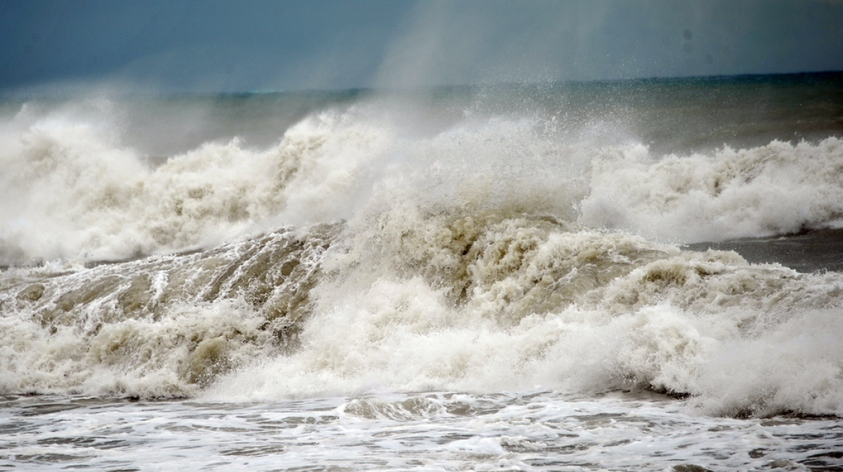 черное море во время шторма