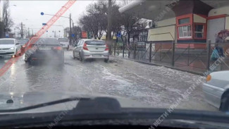 В Симферополе затопило часть проспекта Победы (ВИДЕО)