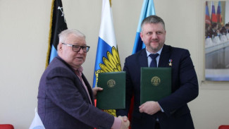 Общественники Крыма подписали соглашение с коллегами из ЛНР