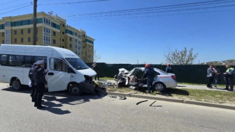 Учебная машина столкнулась с микроавтобусом в Керчи: пострадали семь человек
