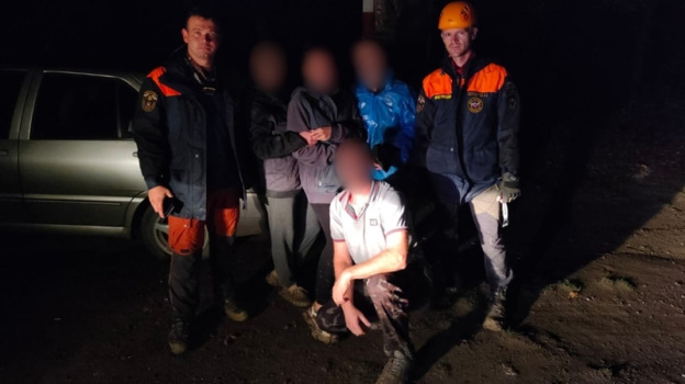 Семь туристов заблудились в Крымских горах 