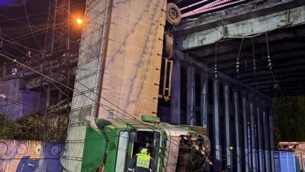 Не справился с управлением: В МВД Крыма назвали предварительную причину ДТП с грузовиком на ж/д путях