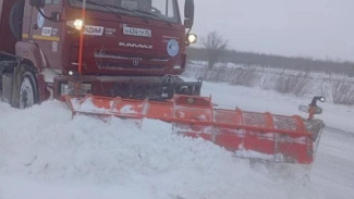 На крымских дорогах образовались снежные перемёты