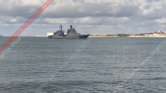 Новейший большой десантный корабль зашёл в Севастопольскую бухту