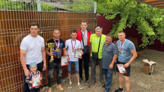 Крымская железная дорога определила сильнейших сотрудников в гиревом спорте