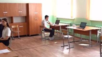 В России выпускники школ сдали последний госэкзамен по двум предметам — информатике и иностранным языкам