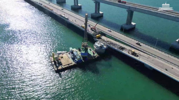 Крымский мост ремонтируют круглосуточно