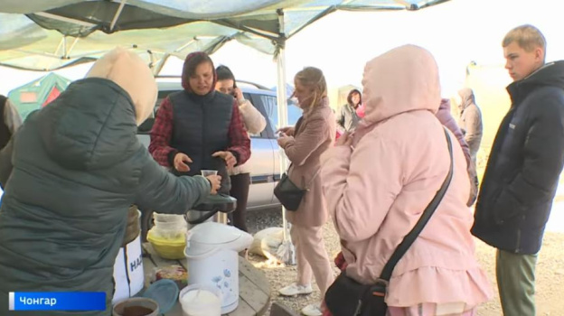  Крымчанка организовала палаточный лагерь на границе с Херсонской областью для помощи эвакуированным