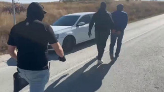 ФСБ пресекла в Крыму схему нелегального пребывания и трудоустройства иностранцев