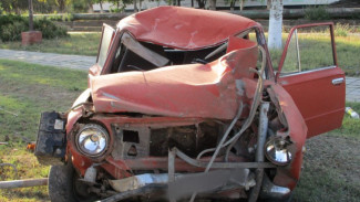 Житель Керчи украл машину у знакомого и попал в аварию