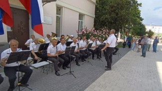 В Симферополе зазвучат марши и вальсы  