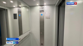 До конца года в многоквартирных домах Крыма обновят 239 лифтов