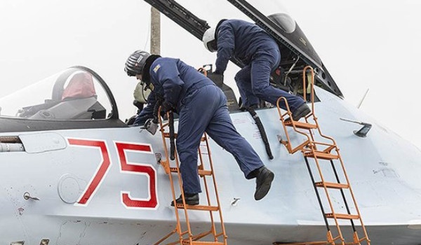 Два лётчика в Крыму катапультировались из стоящего на земле истребителя 