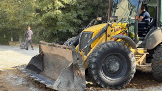 В Керчи устанавливают новые детские и спортивные площадки