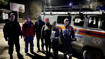 Двое туристов с ребенком ночью заблудились в Крымских горах