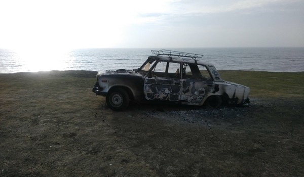 Автомобиль сгорел дотла в районе пляжа Феодосии 