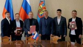 Академия футбола Крыма подписала соглашение о сотрудничестве с Луганском (ВИДЕО)