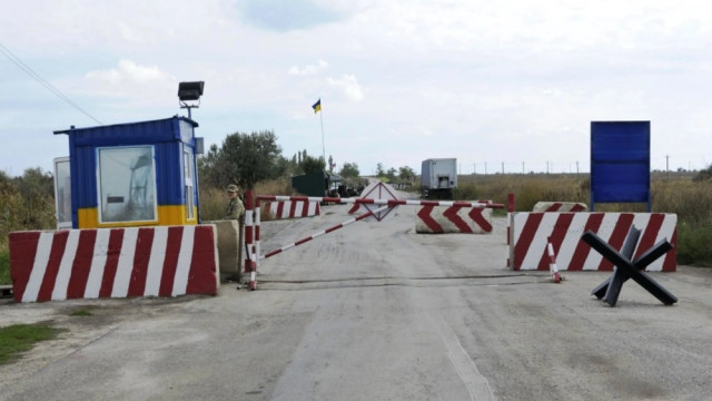 Украина вновь закрыла пункт пропуска на границе с Крымом 
