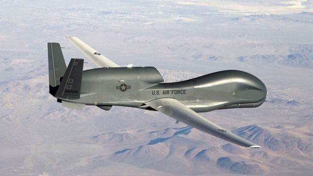 У берегов Крыма шпионит беспилотник США