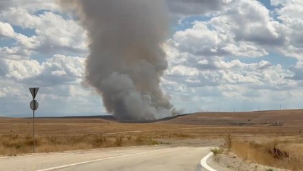  Под Симферополем горит сухая трава на площади 3 Га