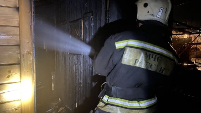 В Гагаринском районе Севастополя загорелся дом