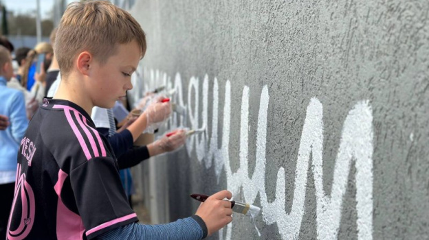 На фестивале в Балаклаве создали патриотическое граффити ко Дню героя Отечества