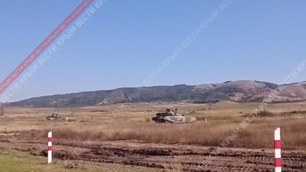 Мобилизованных крымчан обучают на новых танках Т-90