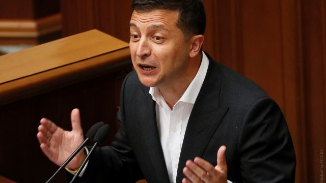 Зеленскому предложили распродать землю в Крыму