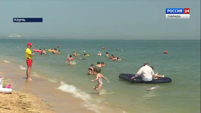  Как в Керчи спасаются от жары