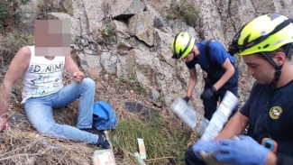 На Аю-Даге пять часов спасали упавшего со скалы туриста 