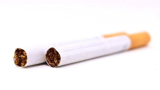 Половина крымчан выступила за пожизненный запрет на продажу сигарет молодежи