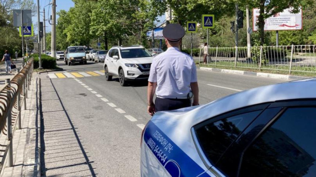 На пешеходных переходах Севастополя начался рейд ГИБДД