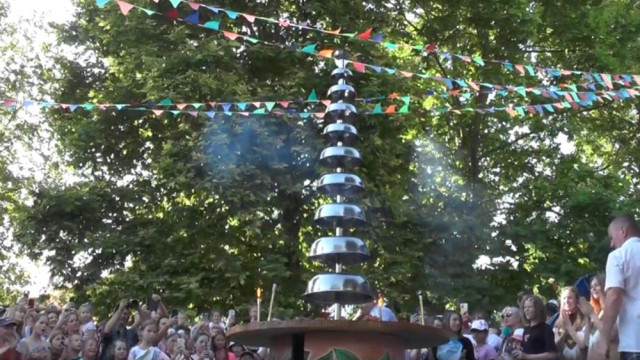 В Севастополе открыли самый большой в России шоколадный фонтан