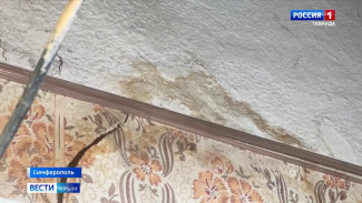 В одной из многоэтажек Симферополя много лет протекает крыша