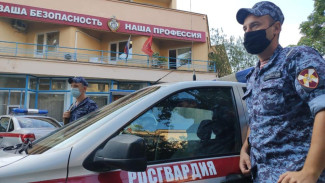 Несовершеннолетняя жительница Севастополя устроила дебош в троллейбусе