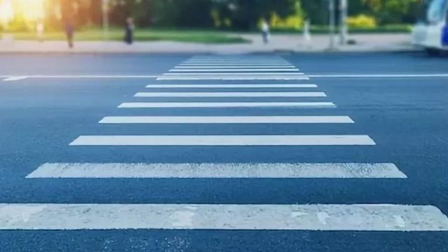 В Джанкое автомобиль сбил двоих пешеходов