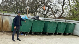В Крыму коммунальщики украли мусорные баки