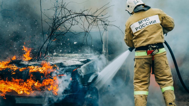 В Севастополе сгорел торговый павильон