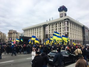 На Майдане снова митингуют националисты против Порошенко